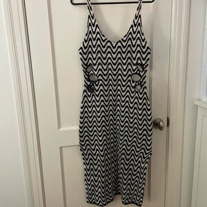 H&M Black and White Bodycon Dress Knee-Length Sleeveless V-Neck Cocktail